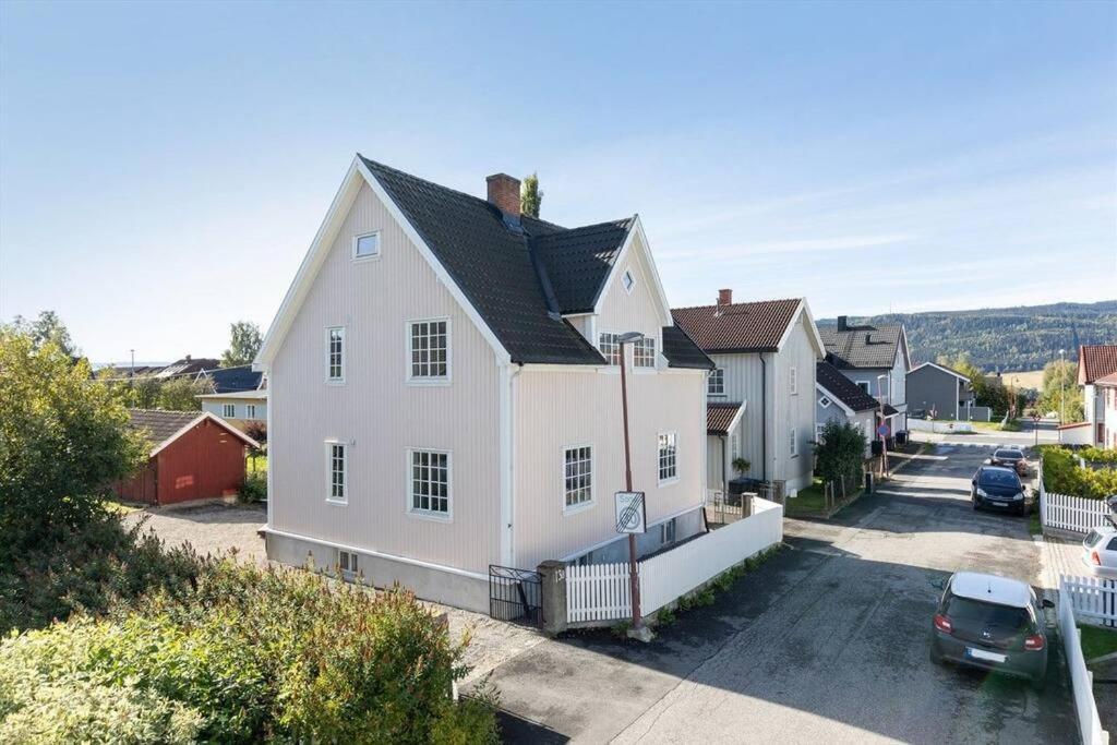 릴레함메르 Lys Og Sentral Leilighet Med Terrasse Og Hage 아파트 외부 사진